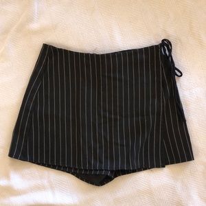 SALE! Forever 21 skort! Black with white stripes. Size small.